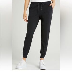 Zella live in joggers